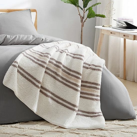 Koolaburra By UGG Roberta Sherpa Throw Birch 2 Koolaburra By UGG Roberta Sherpa Throw Birch - Image 2